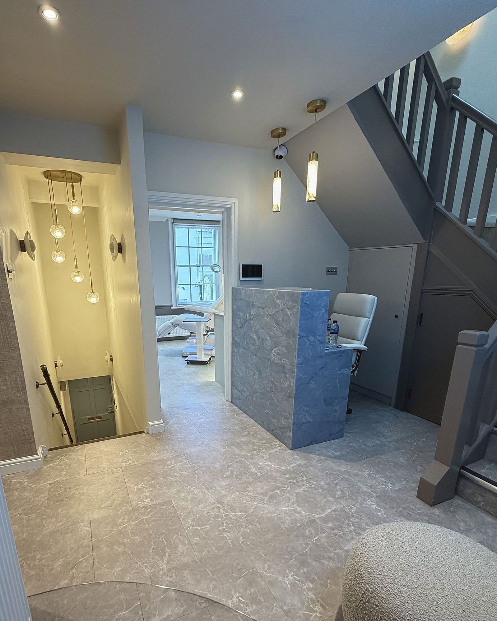 The landing at DROM Clinic, from the stairwell to the reception desk